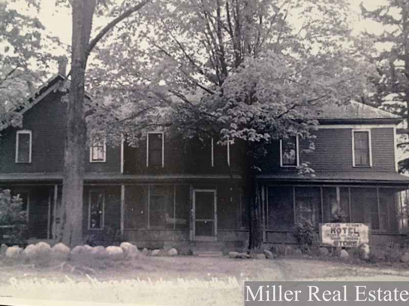 Reids Resort Thornapple Lake (Coles Landing) - Old Hotel (newer photo)